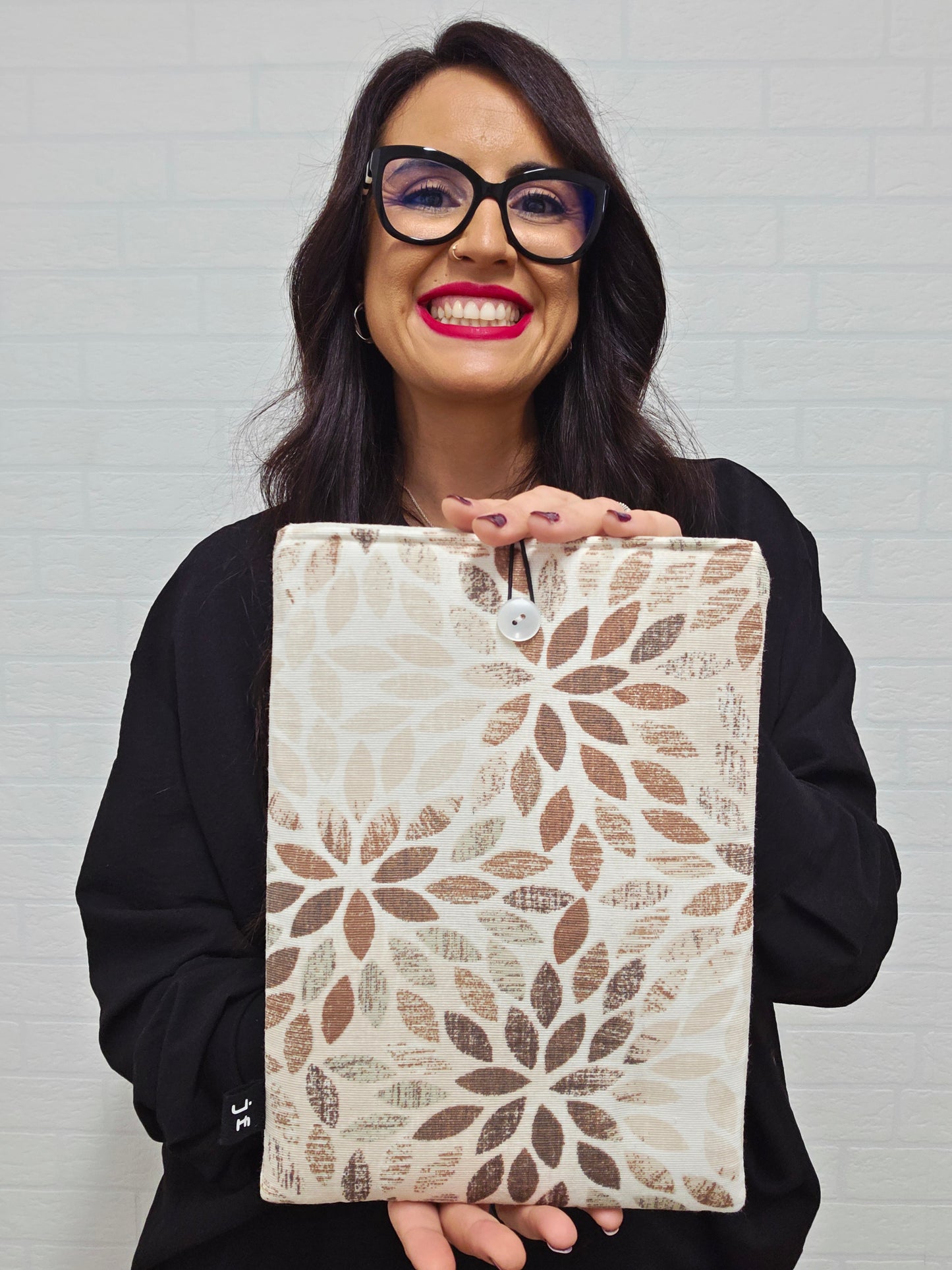 FUNDA DE LIBRO LA DAMA DE ARENA