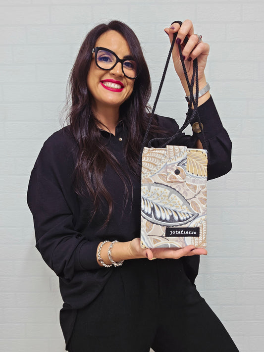 FUNDA DE MOVIL LADY GIULIANA