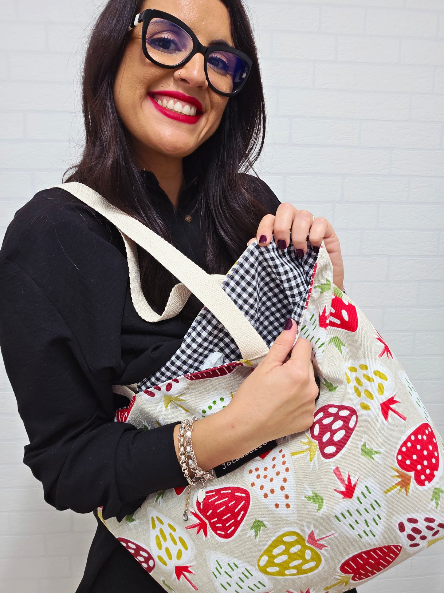 BOLSA REVERSIBLE FRESAS